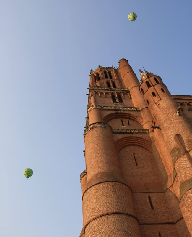 Atmosph'Air montgolfière au dessus de la Cité Episcopale d'Albi